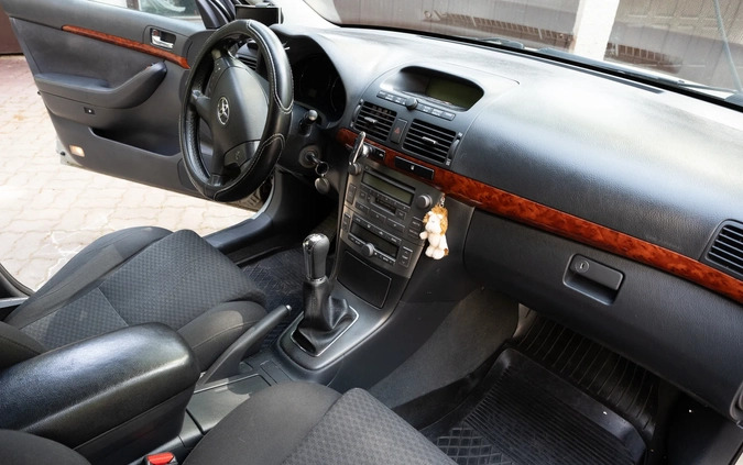 Toyota Avensis cena 12500 przebieg: 330000, rok produkcji 2003 z Miłomłyn małe 211